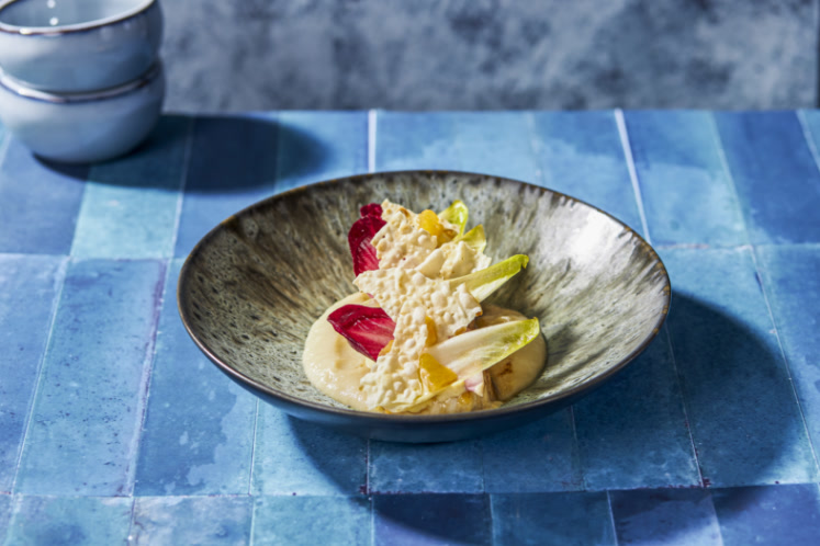 Geroosterde zeewolf met pastinaakpuree en sabayon van saké