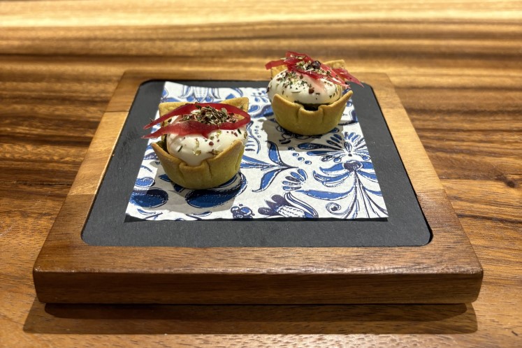 Grieks hapje met feta, dolmades & aubergine