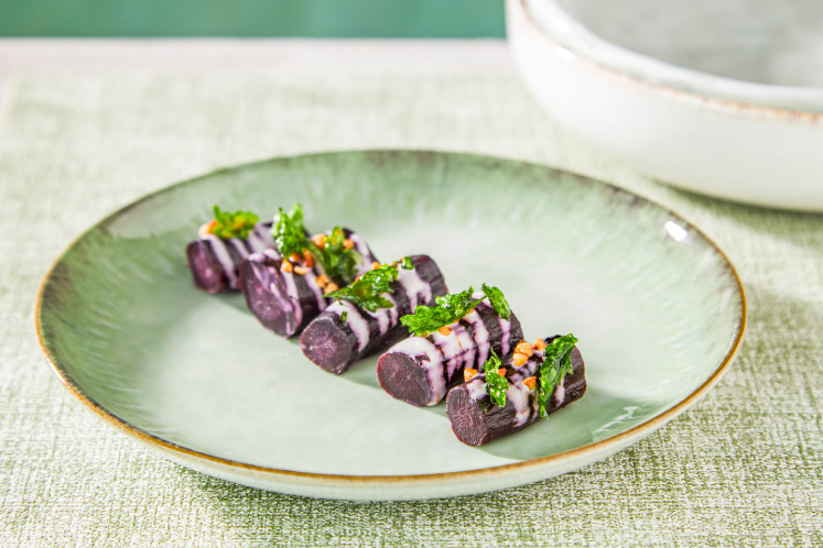 Paarse wortel met hangop van schapenyoghurt