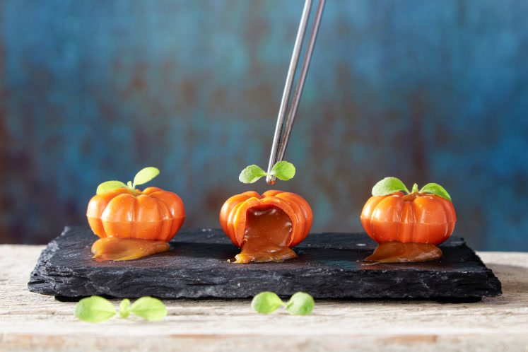 Pompoen gevuld met gezouten karamel