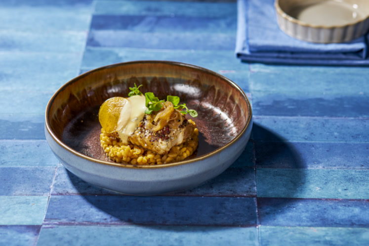 Heekloin met krokante huid, hollandaise, parelgort met pompoen en sjalot