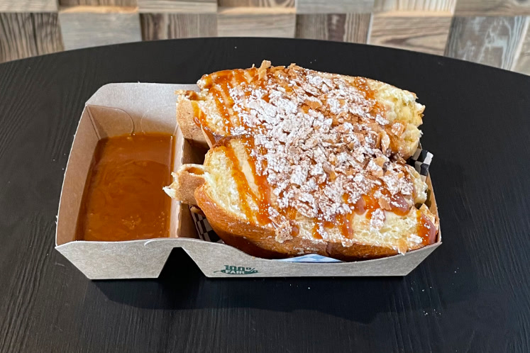 Ice Bun met vanille-ijs en gezouten karamel