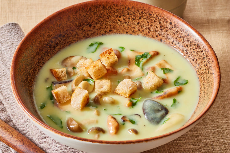 Vergeten groentesoep met bospaddenstoelen