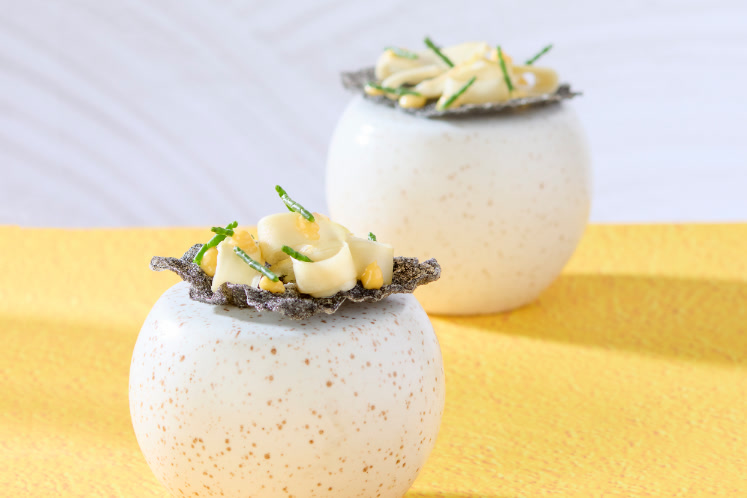 Krokant rijstvel met gemarineerde aspergelinten