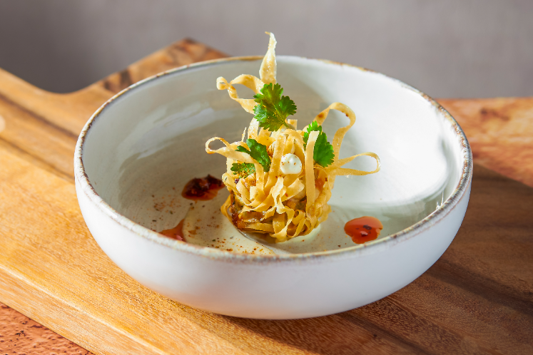 Krokante kip in loempiavellen