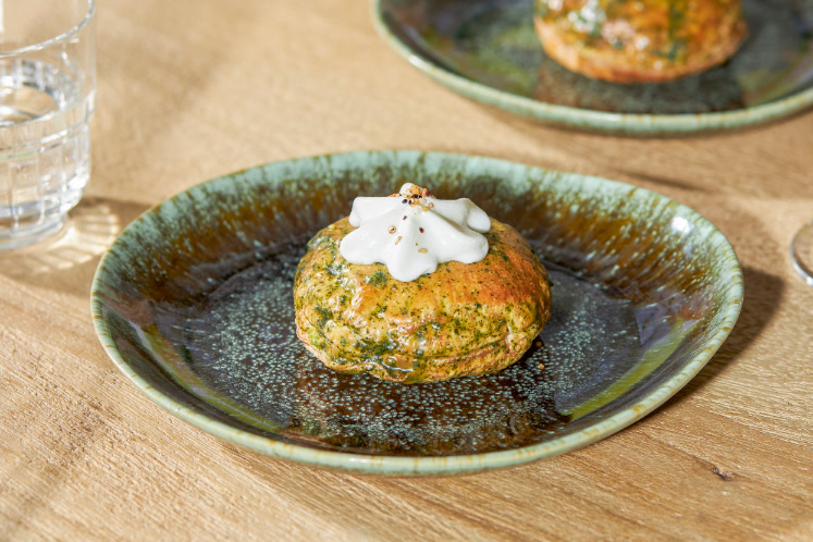 Paratha met kabeljauw, gamba’s en tom kha kai