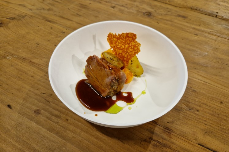 Lamsbout met wortel, charlotte aardappel, ras el hanout en dragon