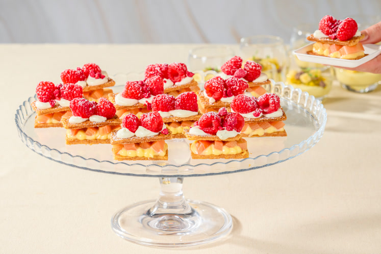 Millefeuille bite met gekonfijte rabarber en yoghurt-hangop