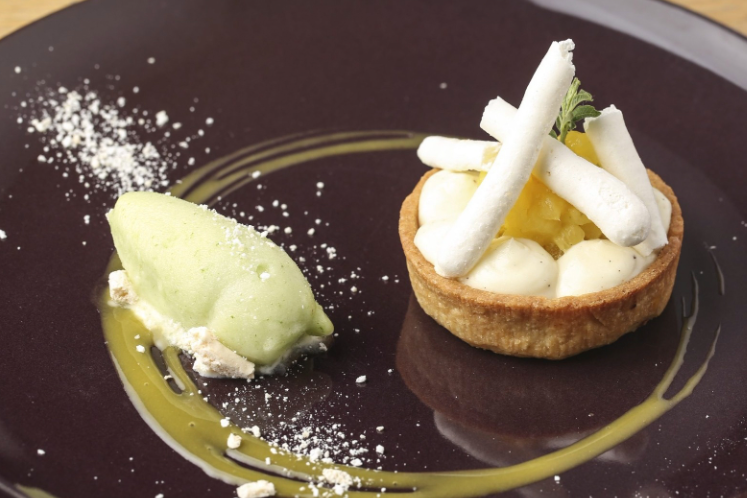 Mini-ananasgebakjes met witte chocolade en timurbes