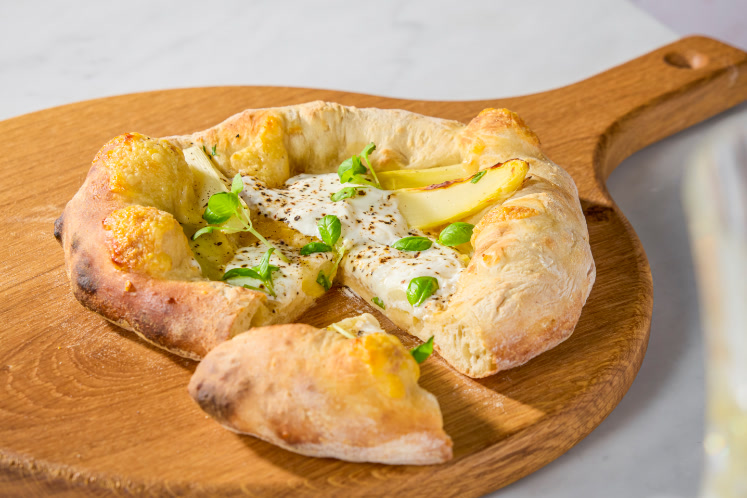Mini-desempizza met witte asperge en burrata — image