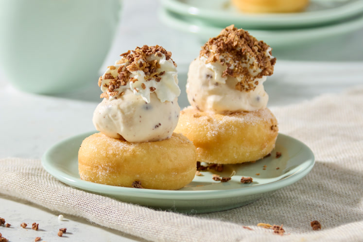 Mini suikerdonut met cookie dough roomijs