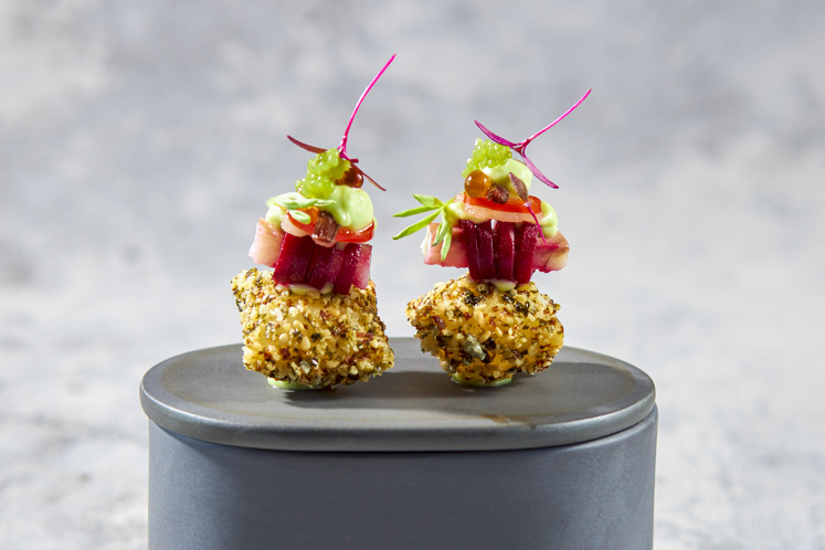 Tortilla met paling, gerookte biet & yuzu