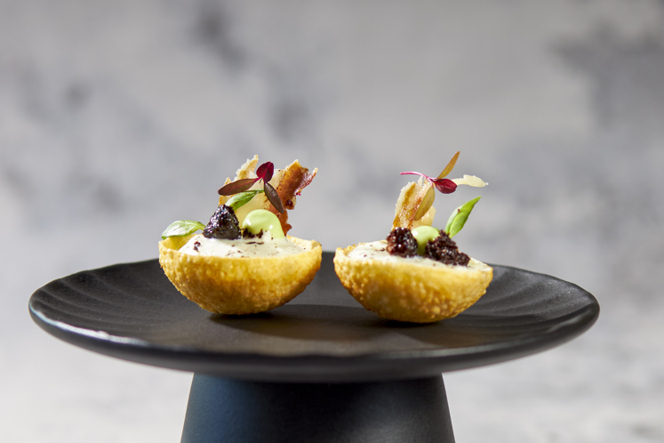 Pani Puri, burrata foam & taggiasche olijf