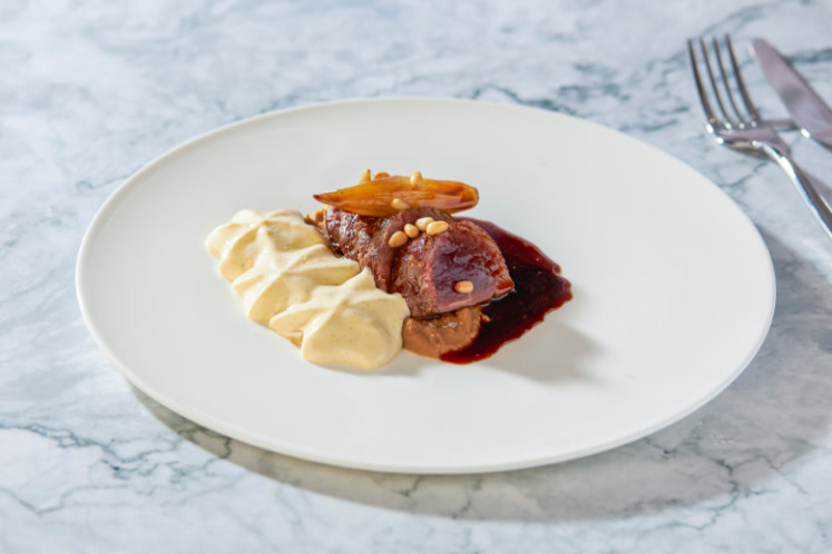 Hertenstriploin, kastanjepuree en bearnaise