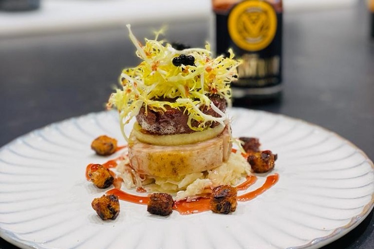 Parelhoen met bakleverworst van hert