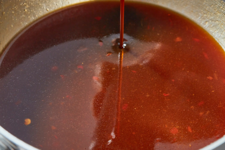 Pittige jus, vegetarisch jus met sambal en sojasaus
