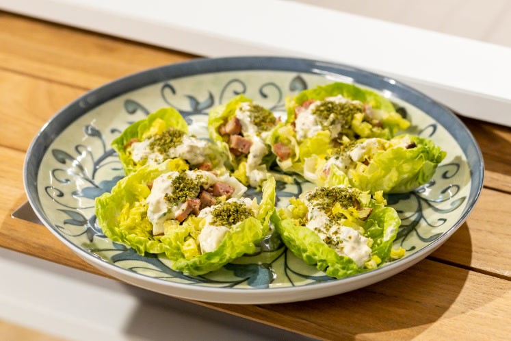 Provençaalse salade met merguez worstjes en sauce gribiche