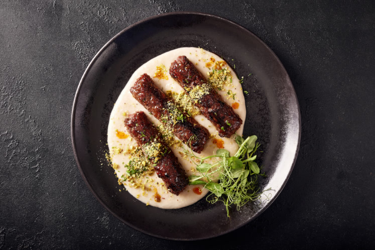 Redefine Lamskebab, butter bean crème en muntyoghurt