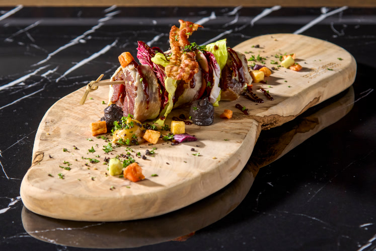 Rouleau van wilde eend en pancetta met crème van radicchio