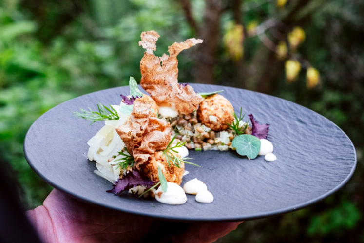 Salade van linzen en zoetzure peren