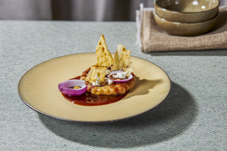 Tarte tatin van rode ui met geitenkaas