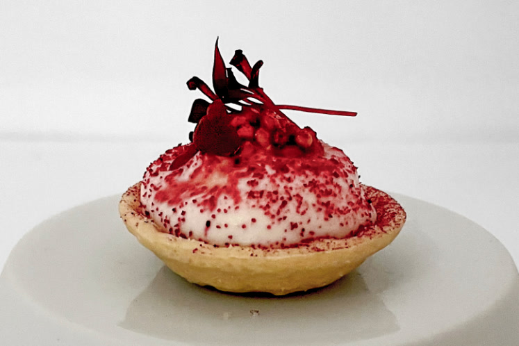 Tartelette met gerookte biet en geitenkaas