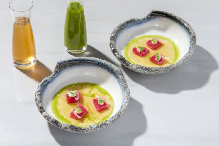 Tonijn in biet met dashi en bieslook