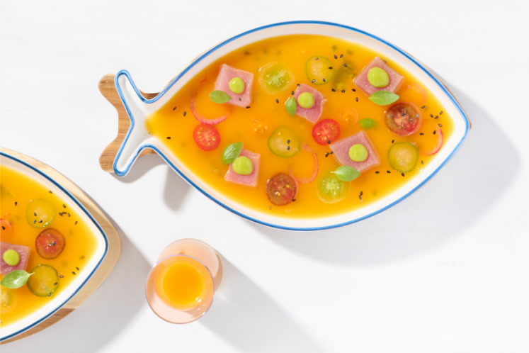 Tonijn met passievrucht zoetzuur en avocado