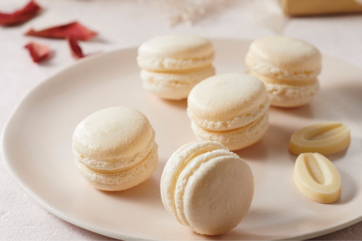 Valrhona Yuzu macarons