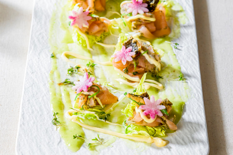 Zalmcarpaccio met zeewier, wakame en nori chips — extra image