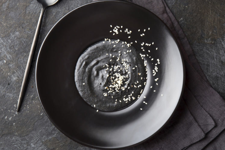 Zwarte tahini hummus