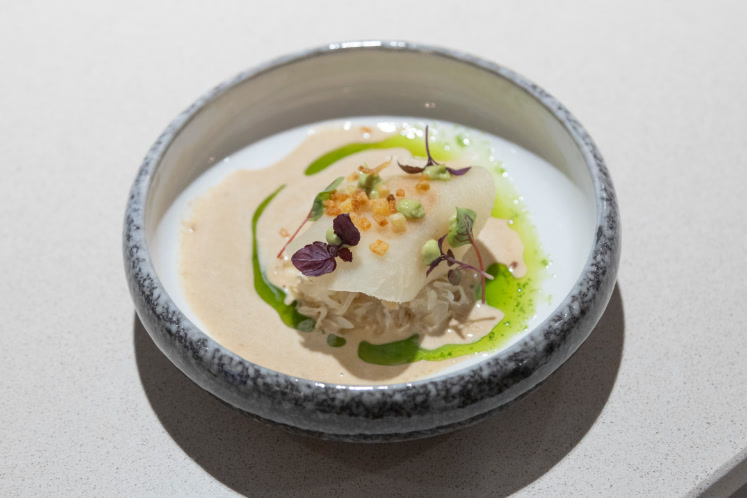 Coquille met zuurkool, bieslookcrème en krokante aardappel