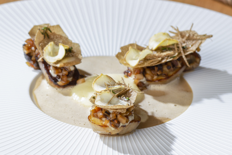 Eekhoorntjesbrood met schuim van parmazaan en truffel