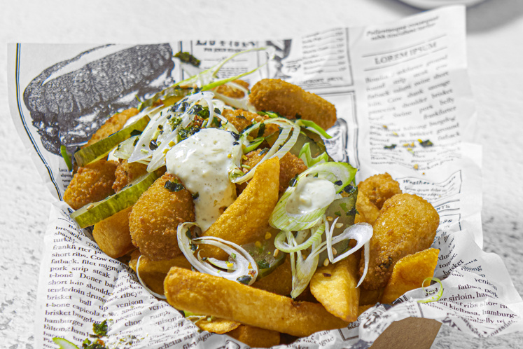 Loaded fries met mosselen en remoulade mayonaise