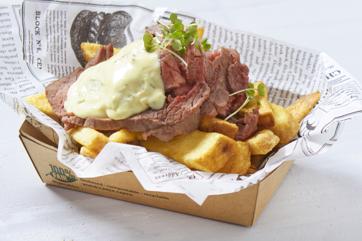 Loaded fries met runderrollade en béarnaise mayonaise