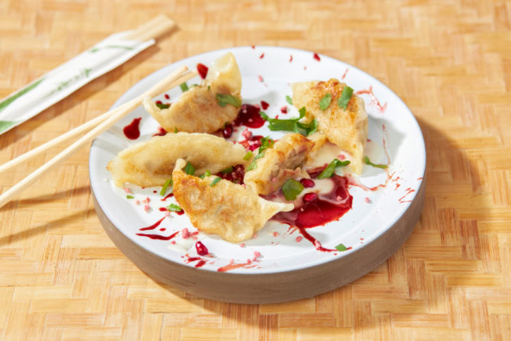 Gyoza appel met Aardbei-hoisin en gember-yoghurtsaus