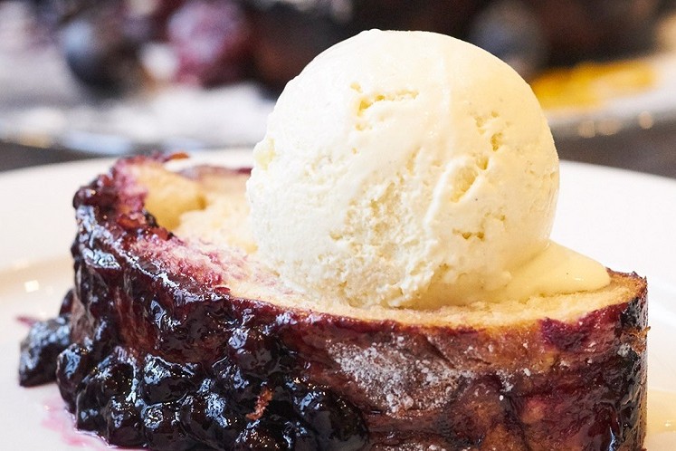 Brioche broodpudding met vanille ijs