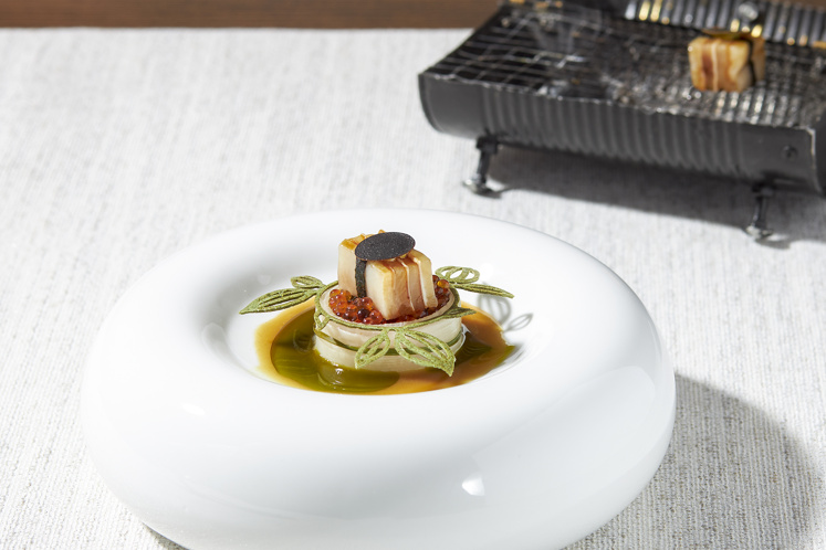 Marbré van kingfish & zolderspek en chawanmushi van mossel