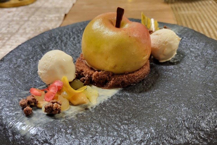 3D appel met fudgeparfait en goldchocoladecrème