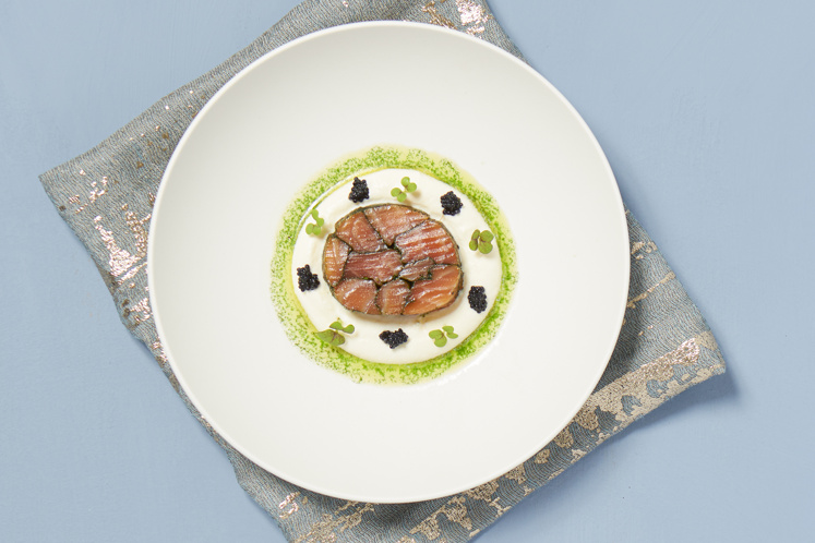 Graved lax met zure room en kaviaar