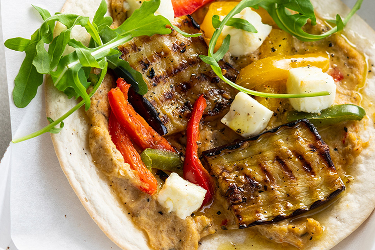 Veggie pizzawrap baba ganoush, tricolore paprika en feta