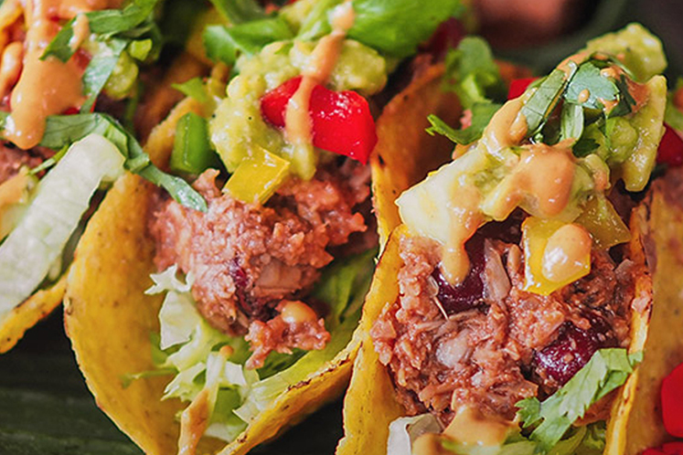 Jackfruit taco's met sriracha mayo