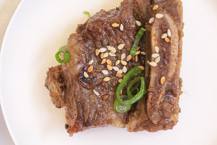 Koreaanse knoflook shortribs van de Big Green Egg