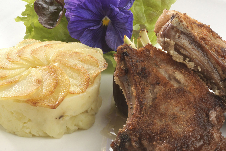 Lamskoteletjes in een korstje met vijgen