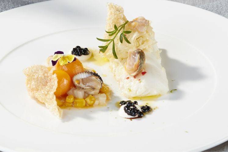 Kabeljauw, kokkels, kaffir lime en zeevenkel