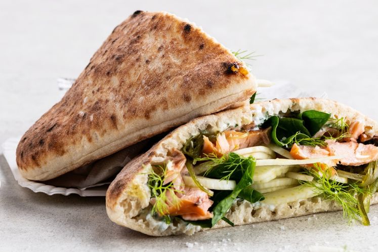 Naanta Pocket Bread met Warmgerookte Zalm & Griekse Tzatziki