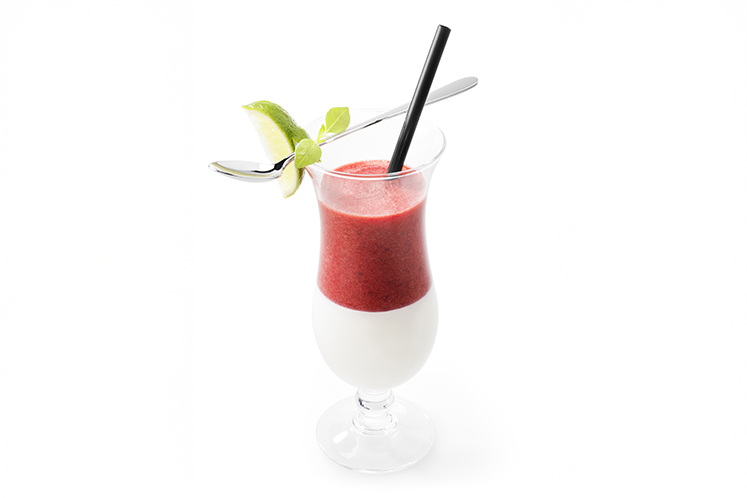 Parfait van witte chocolade met smoothie van kers en sinaasappel